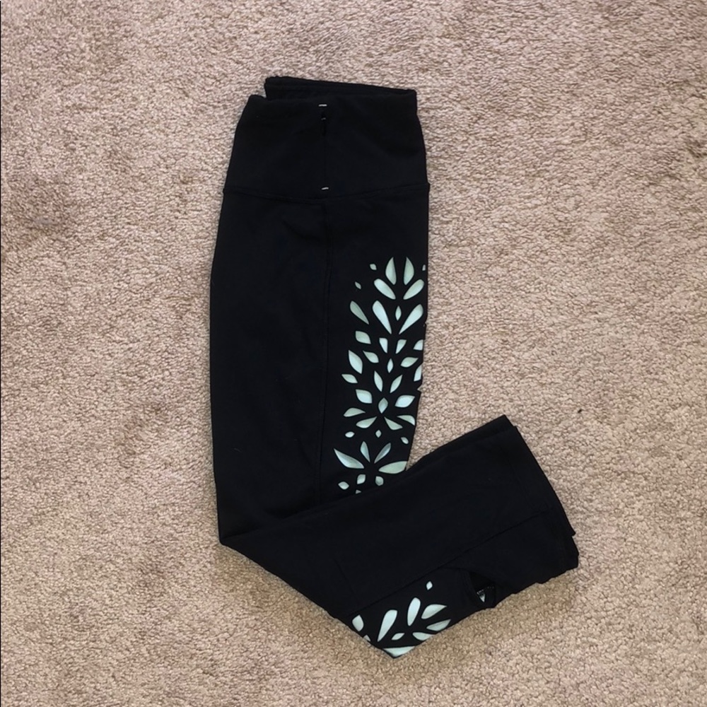Carrie Underwood Calia Crop Leggings